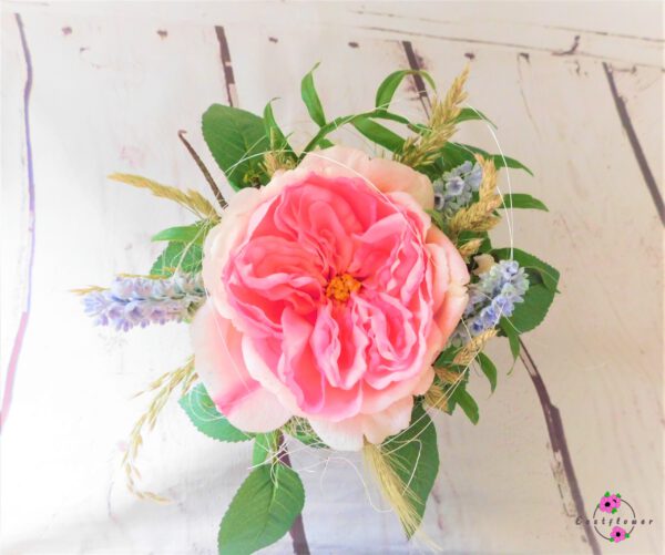 Topfgesteck mit rosa Rose in weißer Vase